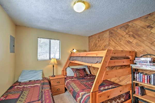 Cabin with Mtn Views - 5 Mi to Mueller State Park! image 10