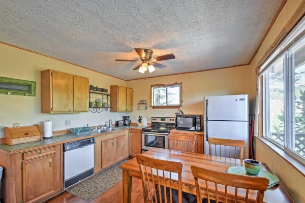Cabin with Mtn Views - 5 Mi to Mueller State Park! image 15