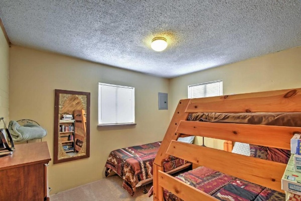 Cabin with Mtn Views - 5 Mi to Mueller State Park! image 18