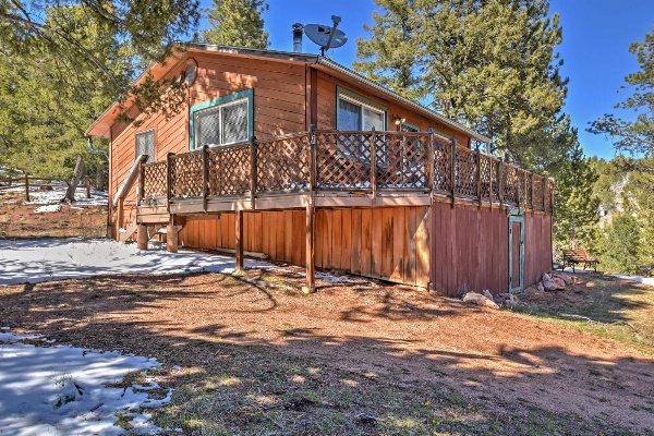 Cabin with Mtn Views - 5 Mi to Mueller State Park! image 7
